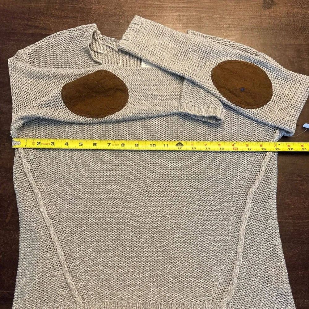 RDI Frost Grey V-Neck Sweater Quilted Elbow Patches High Low Hem Small NWT
